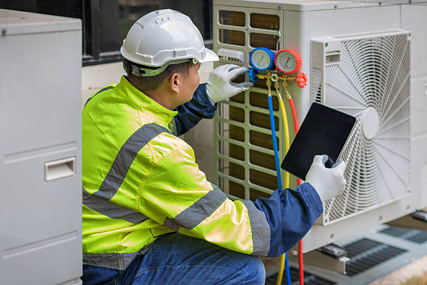 Professional Hvac technician working in Alvord, TX